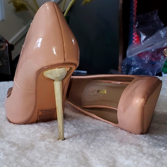 NUDE w/Gold Heel Fasion Nova Pumps sz 7 - Picture 3 of 4